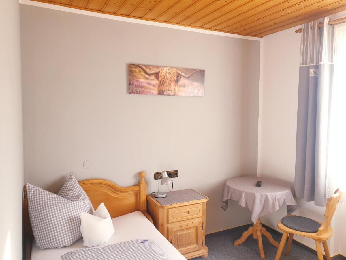 Pension Zum Krug, Messe Muenchen Hergolding المظهر الخارجي الصورة