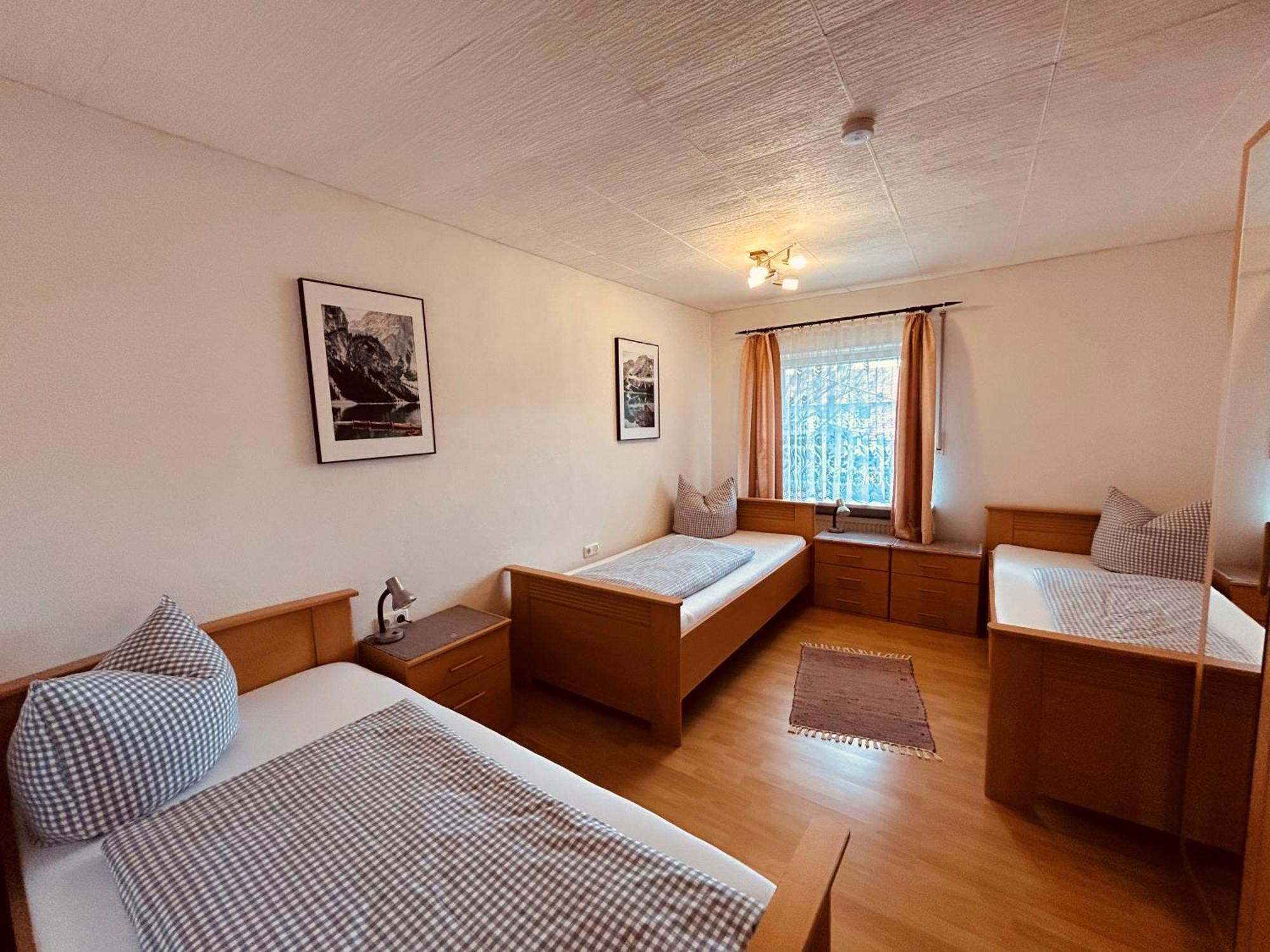 Pension Zum Krug, Messe Muenchen Hergolding الغرفة الصورة